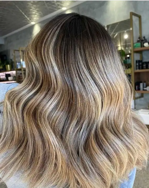 Hair transformation with a blonde balayage technique