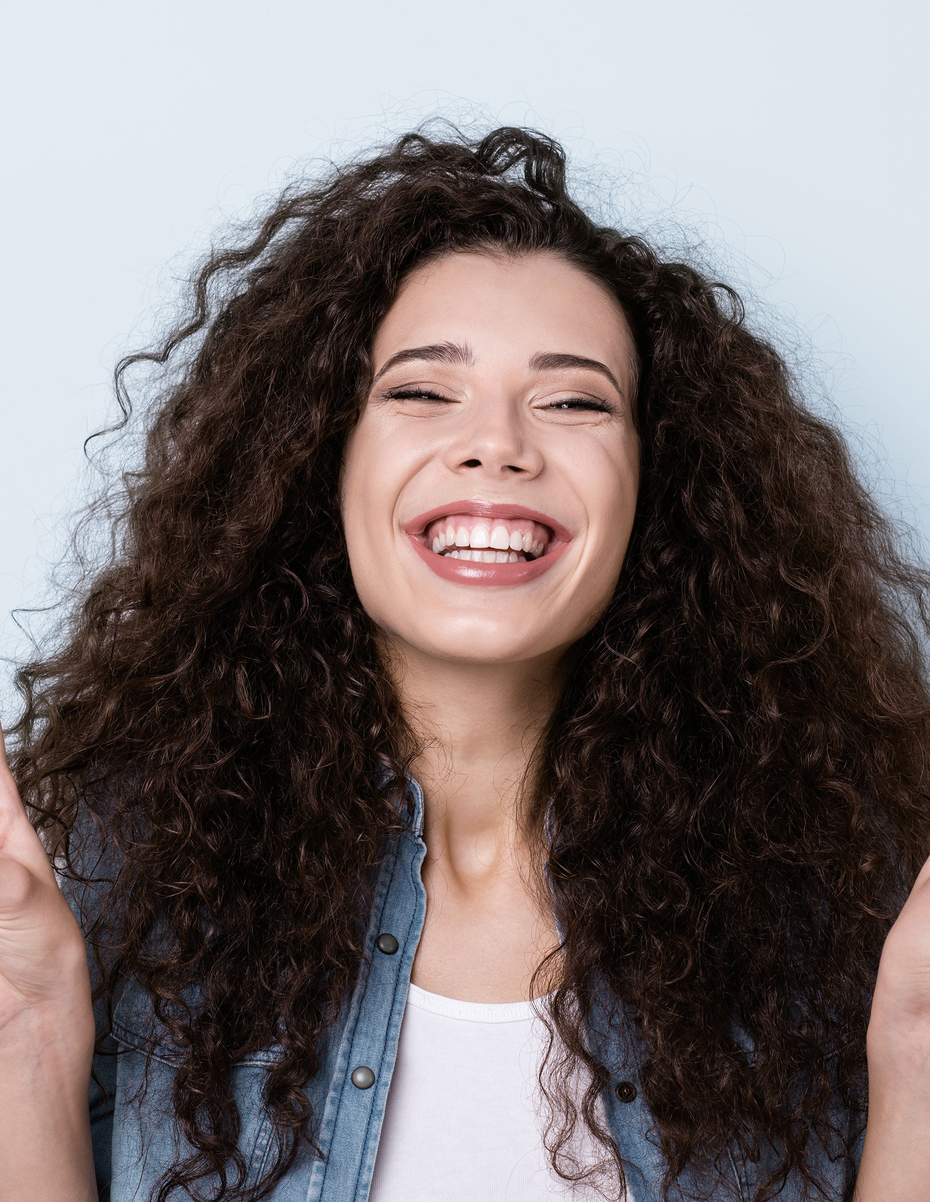 A model with naturally dry hair